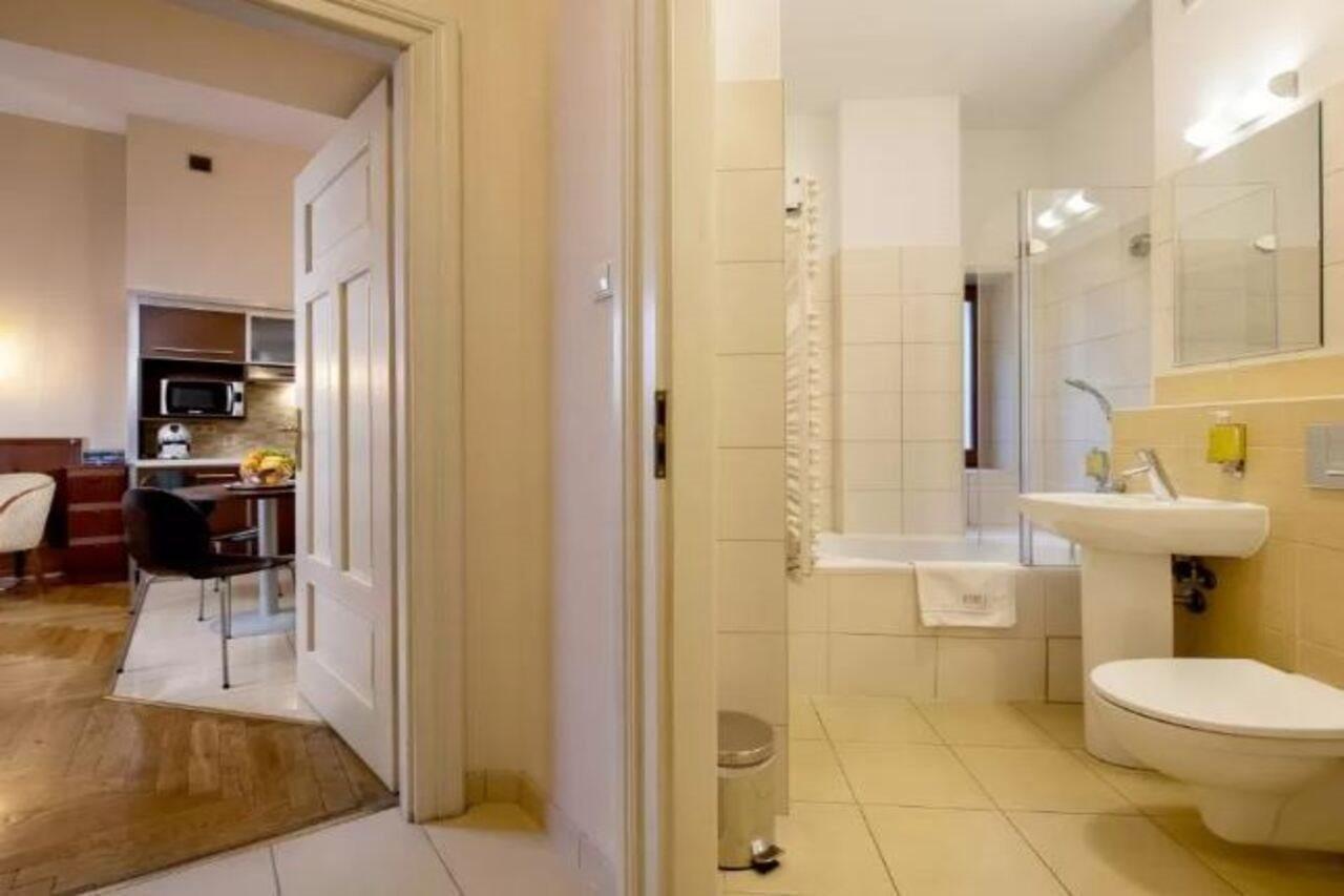 Red Brick Aparthotel 3*